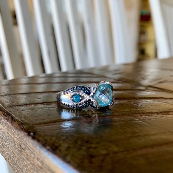 Beautiful ring!! - Picture 2 of 3